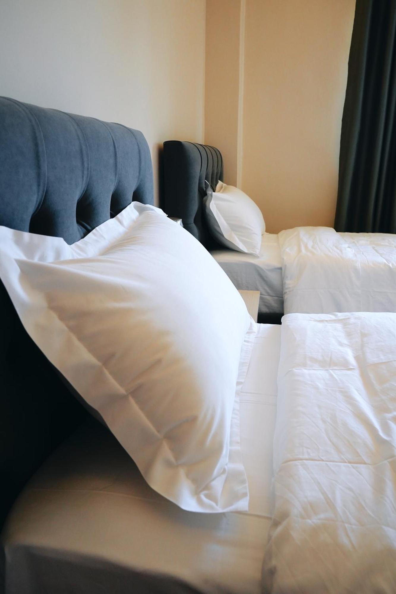 Hotel Ufo Center *